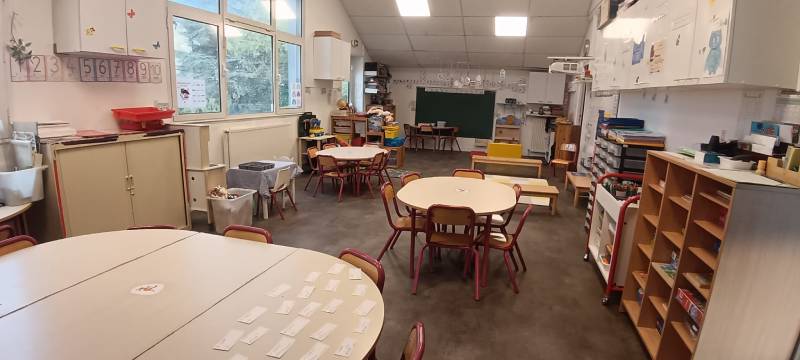 CLASSE MATERNELLE JAUNE